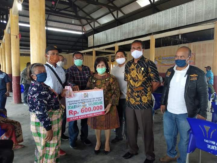 Wakil Bupati Karo Salurkan BLT Dana Desa Tahap Kedua