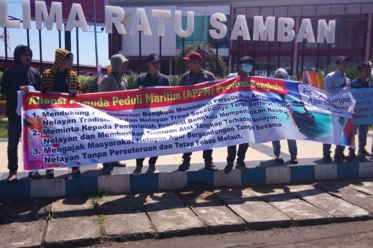 Tampak APPM mengelar aksi di simpang Lima