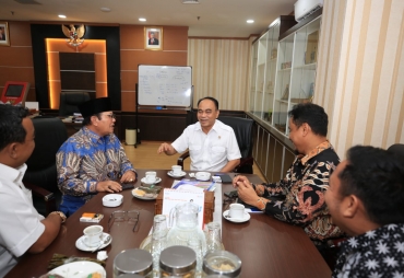 Wamendes PDTT dan Wabup Lombok Timur Bahas Pengembangan Bawang Putih