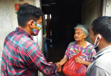 Peduli Sesama Agya Reynold Beri Bantuan Para Lansia