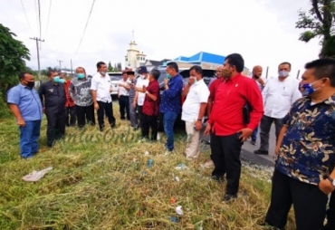 Bupati Karo dan Anggota DPRDSU Survei Jalan Provinsi di Simpang Tongkoh