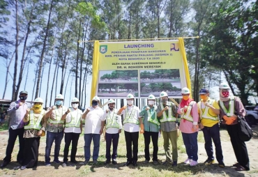 Penataan Pantai Panjang KemenPUPR dan Gubernur Rohidin Tata Pedagang dengan Kios