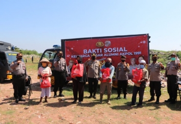 Bakti Sosial Alumni Akpol Bengkulu Berbagi di TPA Air Sebakul