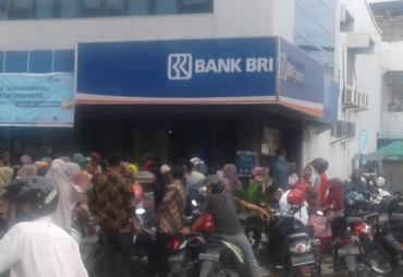 Terima BPUM Pelaku UMKM Serbu BRI Bireuen