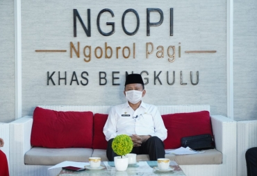 Nakes Siap Divaksin Masyarakat Diimbau tetap Patuhi Prokes 4M