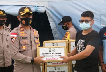 Polresta Barelang dan Polsek Nongsa Berikan Bantuan Korban Banjir