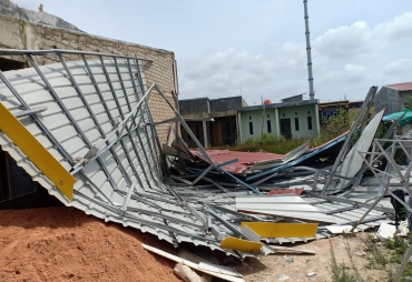 Diterpa Angin Kencang Dua Rumah di Sagulung Batam Rusak Parah
