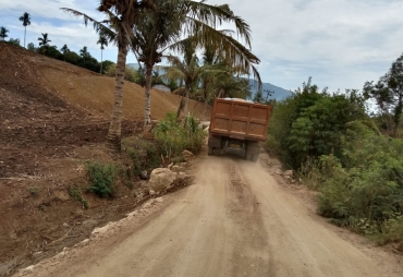 Jalan Antar Desa Kecamatan Tanah Pinem Butuh Perhatian Pemkab Dairi