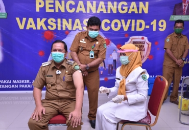 Walikota Padangsidimpuan Jadi yang Pertama Divaksin
