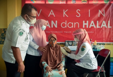 Wakil Walikota dan Sekda Padangsidimpuan Lakukan Vaksinasi Covid–19