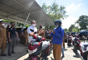 Bupati Batu Bara Berikan Bantuan Sepeda Motor Kepada Kordinator Tenaga Pendidik
