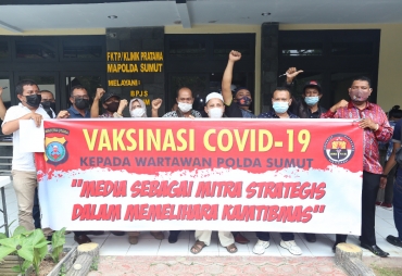 Wartawan Polda Sumut Ikuti Vaksinasi