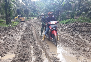 Jarak Lebih Dekat Warga Pilih Lalui Jalan TMMD Kodim 0204/DS