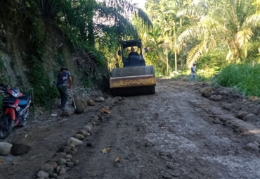 Alat Berat Sangat Membantu dalam Proses Pengerasan Jalan TMMD 111 Kodim 0204/DS