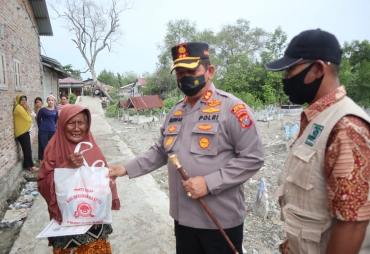 Kapolres Batu Bara Dalam Sehari Berbagi di Dua Kecamatan