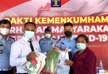 Rutan Kelas II Kabanjahe Berikan Paket Sembako ke Warga