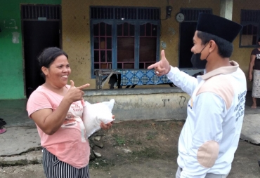Kadin Batubara Hadir di Desa Simpang Dolok Warga Ucapkan Terima Kasih