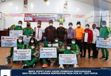 Pemkab Karo Beri Tali Asih Bagi Pelaku Olahraga Berprestasi PON XX