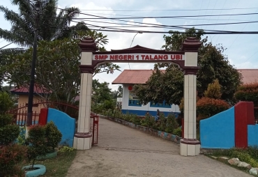 Wali Murid Keluhkan Bayar Seragam Kepsek : Itu Sesuai SK Bupati