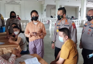 Kapolresta Deli Serdang Tinjau Vaksinasi di Dua Titik