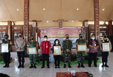Ratusan Babinsa Bhabinkamtibmas dan Nakes di Semarang Terima Penghargaan