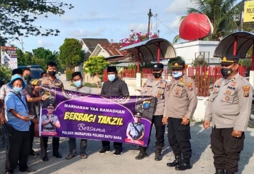 Polres Batu Bara Berbagi Takjil Gratis kepada Masyarakat