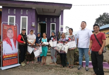 Bob Andika Serahkan Bantuan Beras dan Tinjau Bedah Rumah di Desa Gung Pinto