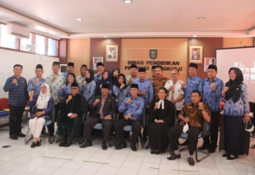 Pelantikan Kepsek Kadisdik Eri : Rotasi Merupakan Bentuk Penyegaran 