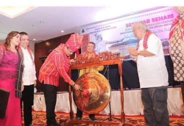 Bobby Nasution saat membuka Seminar Sehari Kerja Tahun Merdang Merdem Masyarakat Karo