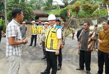 Gubernur Rohidin Tinjau Pembangunan Jalan Poros Bengkulu Utara-Bengkulu Tengah