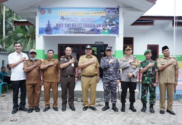 Wabup Asahan Tinjau Karya Bakti dan Bakti Sosial Lanal Tb/AS