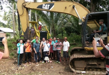 Kades Foto bersama dengan warga