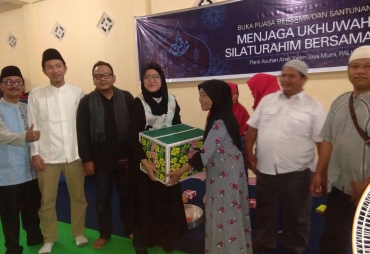 Tampak saat pemberian santunan kepada Panti Asuhan
