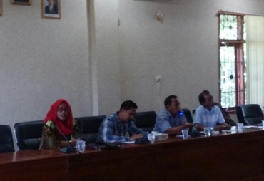 Tampak Waka 2 Teuku Zainal menghadiri Rapat Hearing 