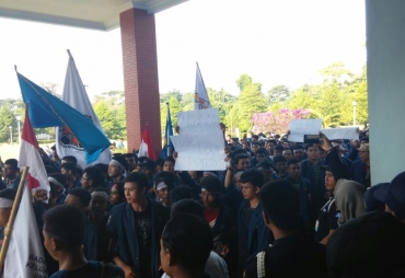 Tampak Mahasiswa mengelar Aksi 