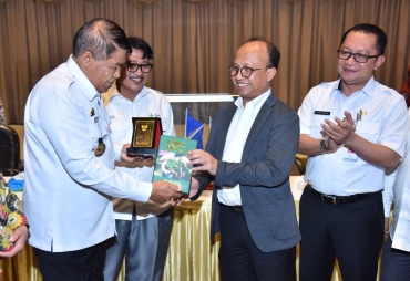 Sekjen Kemendes PDTT Bersama Bupati Bulukumba