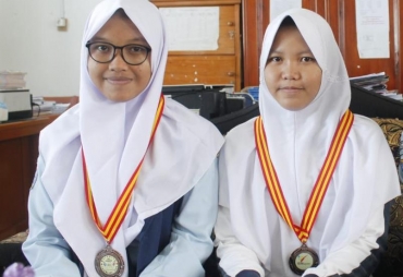 Siswa Berprestasi (Raisa dan Sela) 