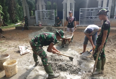 Satgas TMMD Cor Tempat Wudhu dan WC Masjid