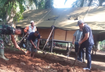 Wakil Walikota Berbaur Bersama Satgas TMMD dan Masyarakat