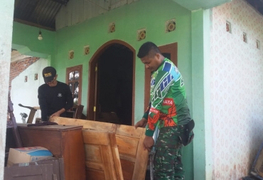 Satgas TMMD Renovasi Rumah Warga