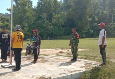 Babinsa Koramil 09/LB latih PBB Siswa-Siswi SMA Negri 1 Laubaleng 