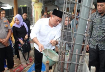 Bupati Labuhanbatu Letakan Batu Pertama Pembangunan Masjid