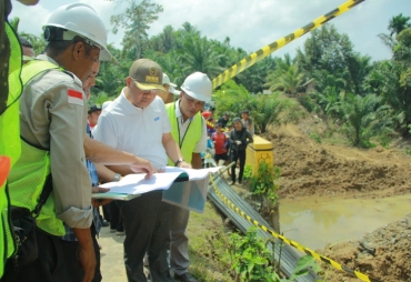 Gubernur Tinjau Ruas Jalan Kelutum-Simpang Pino
