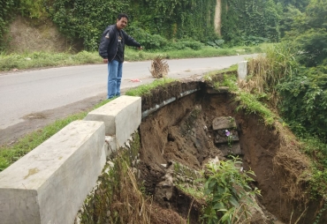 Jalan Provinsi Karo -Langkat Longsor 