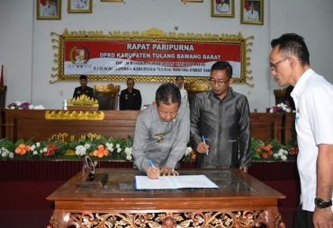 Wabup Tubaba Hadiri Rapat Paripurna Pengesahan 7 Raperda