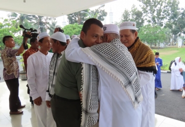Bupati Kampar dan Dandim Lepas 120 Jemaah Thoriqoh Naqsyabandiyah