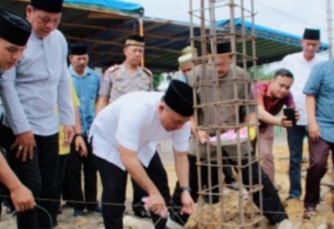 Pemkab Labuhanbatu Bantu Pembagunan Masjid Ar-Rahman 100 Juta Rupiah