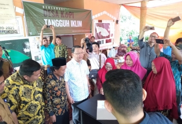 Kembangkan Komoditas Kopi Gubernur Rohidin Dorong Kemandirian Masyarakat Desa Batu Ampar