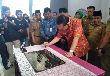 Bupati Hijazi Resmikan Gedung Serbaguna dan Pasar Kuliner