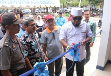 Walikota Bengkulu Secara Simbolis Meresmikan Pusat Kuliner dan Masjid